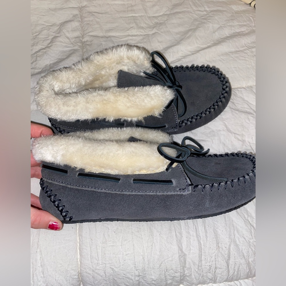 minnetonka slippers women’s 7